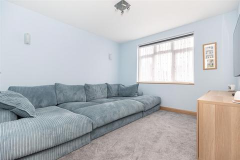 17 Cheddington Road, Bournemouth, BH9 3NB