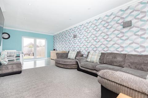 17 Cheddington Road, Bournemouth, BH9 3NB