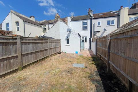 2 bedroom house to rent, Little Common Road, Bexhill on Sea