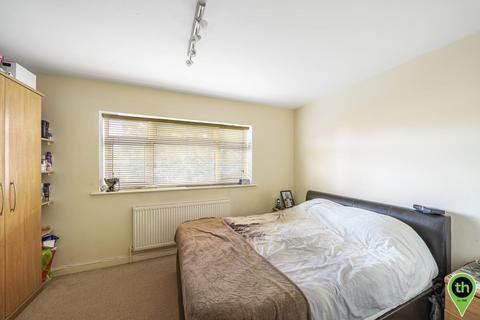 12b Cranmer Road, Edgware, HA8 8UB