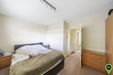 12b Cranmer Road, Edgware, HA8 8UB