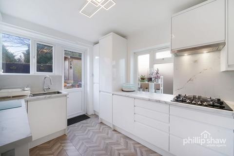 2 bedroom maisonette for sale, Fernside Avenue, London, NW7