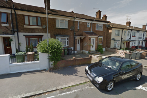 3 bedroom terraced house to rent, Warren Road Luton LU1 1UE