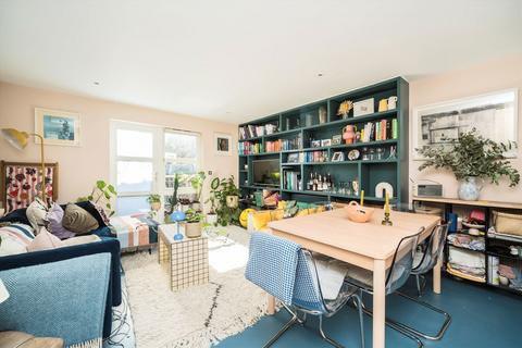 7b Reading Lane, London, E8 1DS