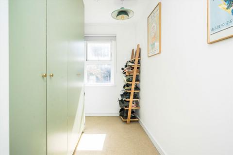 7b Reading Lane, London, E8 1DS