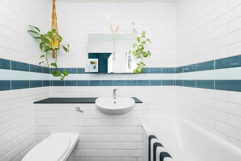 7b Reading Lane, London, E8 1DS