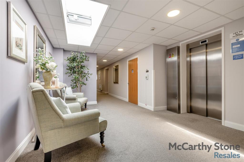 8650803-interior30.jpg