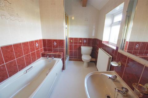 3 bedroom character property to rent, Stainland Dean,