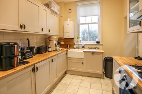 2 bedroom flat for sale, Court Road, Eltham, London, SE9