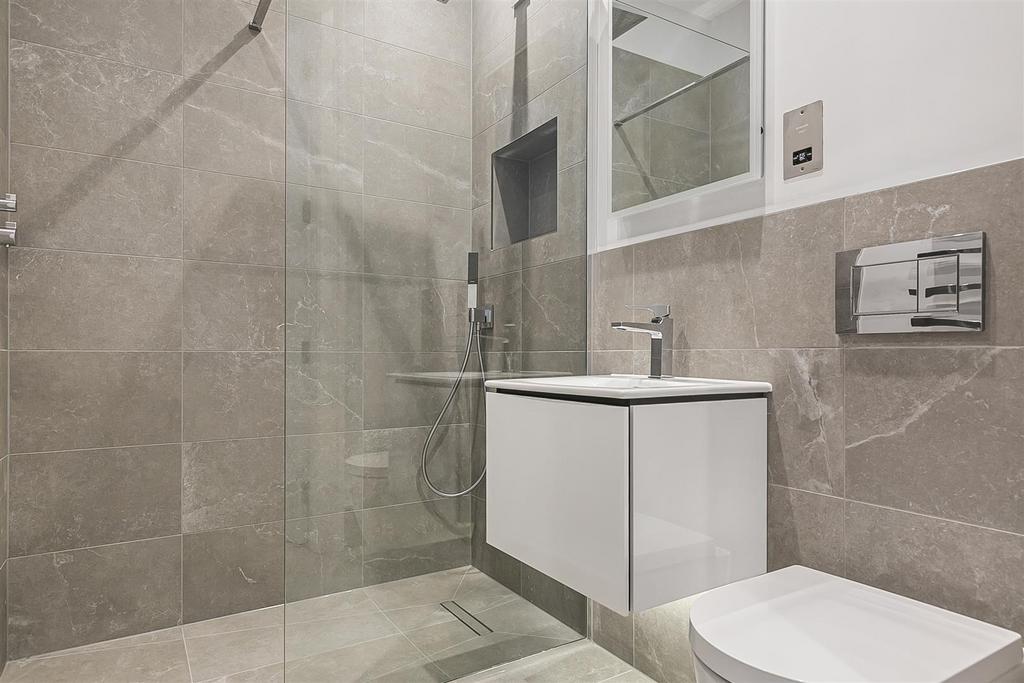 Shower rm.jpg