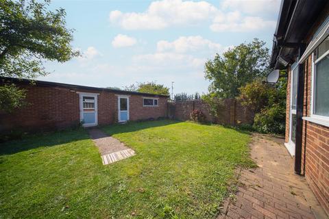 5 bedroom semi-detached bungalow for sale, Fern Lane, Middlesex TW5