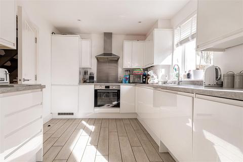 36 Centre Drive, Epping, CM16 4JF
