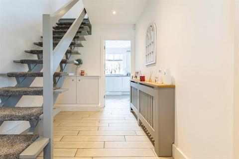 36 Centre Drive, Epping, CM16 4JF