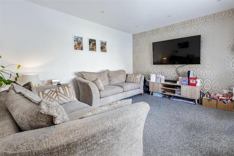 36 Centre Drive, Epping, CM16 4JF