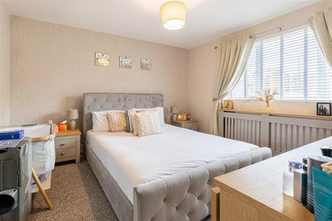 36 Centre Drive, Epping, CM16 4JF