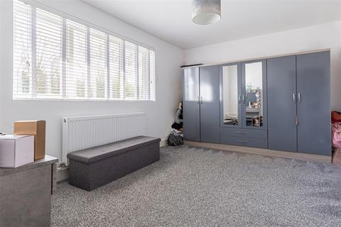 36 Centre Drive, Epping, CM16 4JF