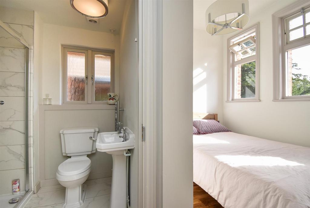 Shower room/bedroom
