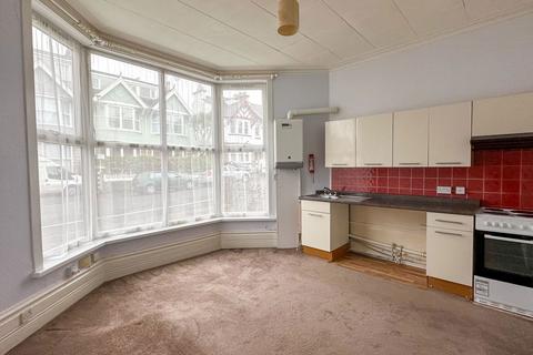 Studio to rent, Morgan Avenue, Torquay, TQ2 5RR