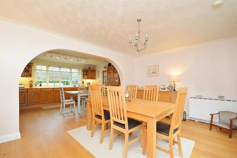 4 bedroom detached house for sale, POPULAR VILLAGE LOCATION * WHITWELL