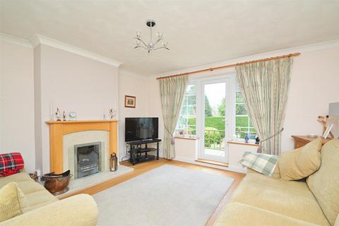 4 bedroom detached house for sale, POPULAR VILLAGE LOCATION * WHITWELL