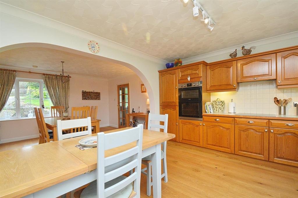 Resized Kitchen3.jpg