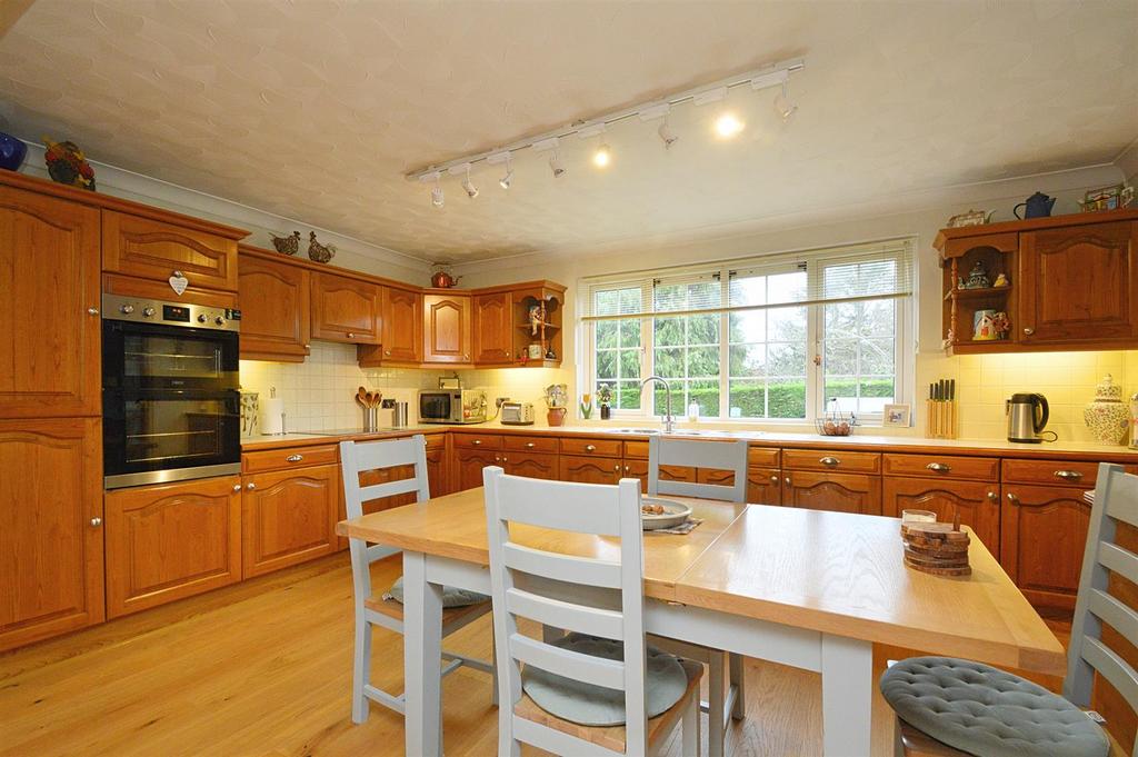 Resized Kitchen1.jpg