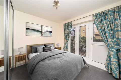 2 bedroom flat for sale, Southcott Road, Teddington TW11