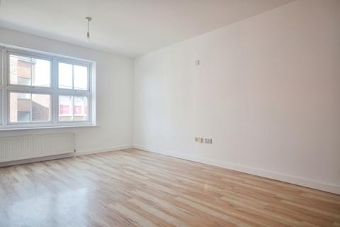 2 bedroom flat for sale, Western Gardens, Brentwood