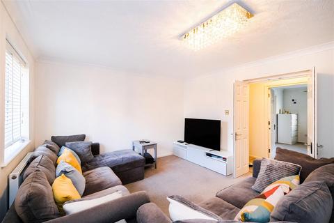 2 bedroom flat for sale, Maystocks, Chigwell Road, South Woodford