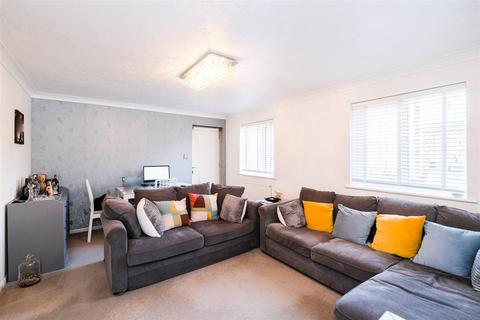 2 bedroom flat for sale, Maystocks, Chigwell Road, South Woodford