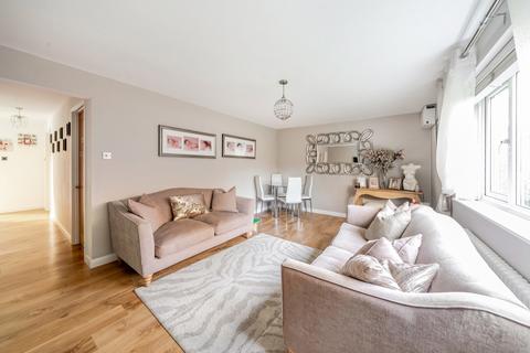 19 Sutton Close, Beckenham, BR3 5UG