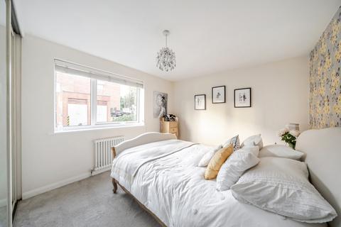19 Sutton Close, Beckenham, BR3 5UG