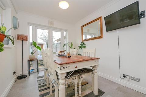 13 Blacklands Road, Benson, Wallingford, OX10 6NW
