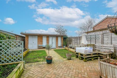 13 Blacklands Road, Benson, Wallingford, OX10 6NW