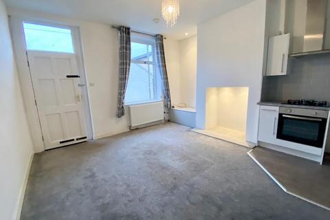 1 bedroom terraced house to rent, George Street, Brighouse