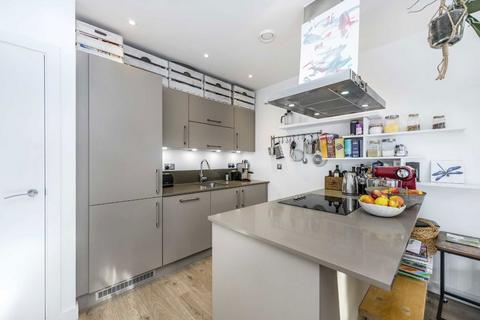 3 bedroom flat for sale, Frampton Park Road, London E9