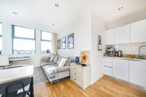 1 bedroom flat for sale, Streatham High Road, London SW16