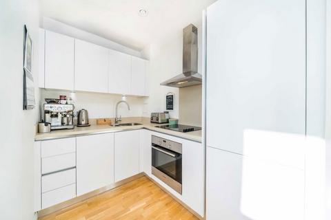 1 bedroom flat for sale, Streatham High Road, London SW16