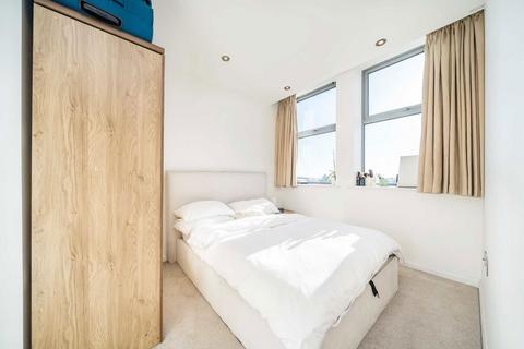 1 bedroom flat for sale, Streatham High Road, London SW16