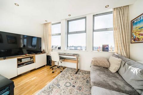 1 bedroom flat for sale, Streatham High Road, London SW16