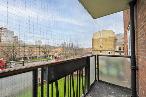 3 bedroom flat to rent, Stockwell Gardens Estate, Stockwell, London, SW9