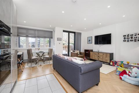 3 bedroom maisonette to rent, Kerrison Road, Ealing W5