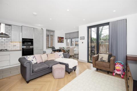 3 bedroom maisonette to rent, Kerrison Road, Ealing W5