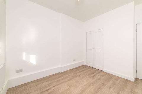 3 bedroom flat to rent, Kilburn Vale, Kilburn, London, NW6