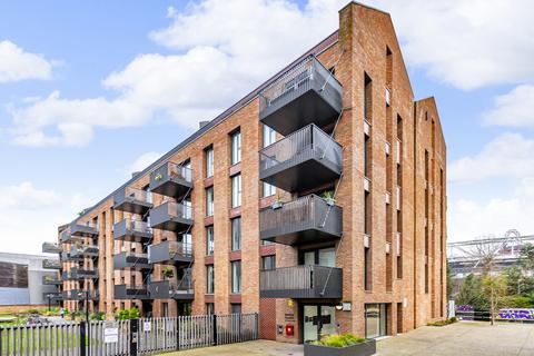 3 bedroom apartment for sale, Wild Flower Gardens, London, E3