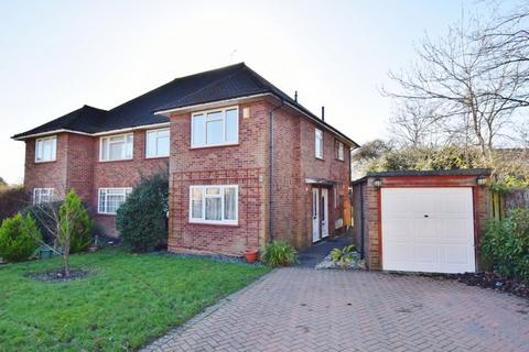 2 bedroom maisonette for sale, Tolcarne Drive, Pinner