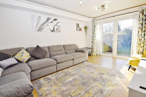 2 bedroom maisonette for sale, Tolcarne Drive, Pinner