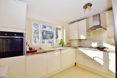 2 bedroom maisonette for sale, Tolcarne Drive, Pinner