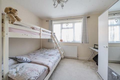 136 Tolcarne Drive, Pinner, HA5 2DR