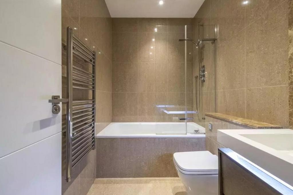 Bathroom 2.png